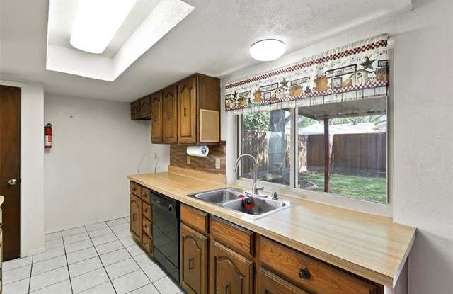 2214 Meadow Glen Drive Gallery 4
