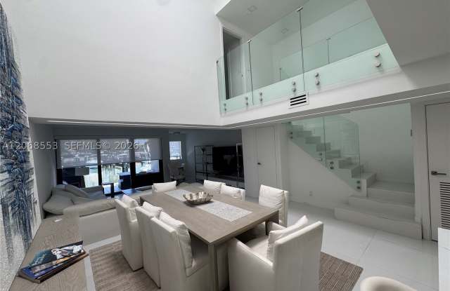 336 Poinciana Dr Gallery 2