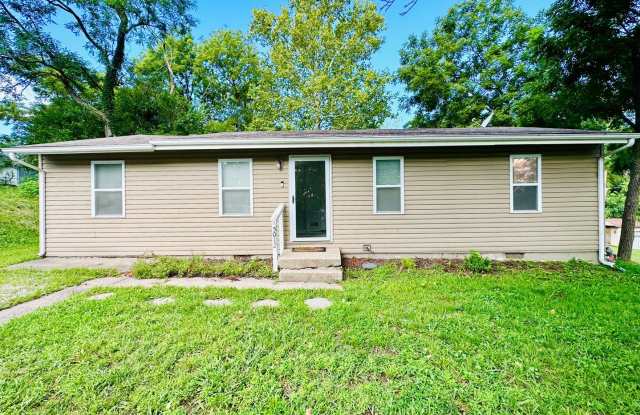 5012 N Randolph - 5012 North Randolph Road, Kansas City, MO 64119