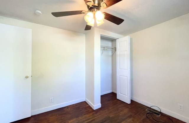Clean 2 Bedroom 1 Bath House Gallery 4