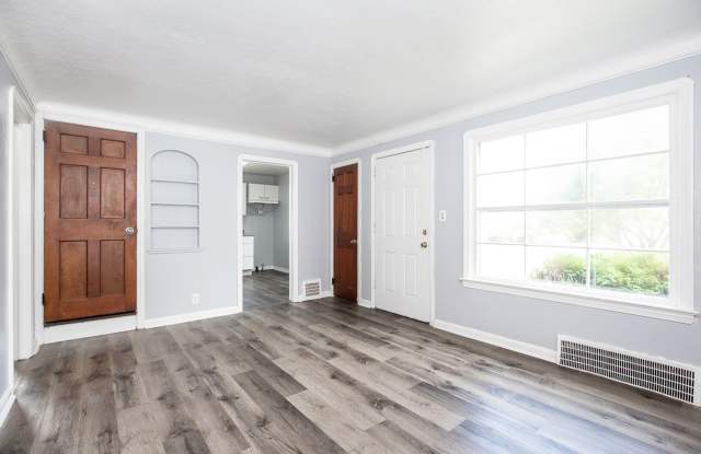 3 BED 1.5 BATH BEAUTIFUL SINGLE FAMILY HOME IN EUCLID! photos photos