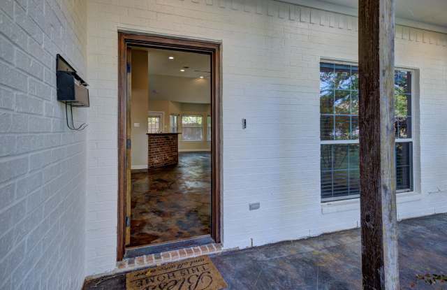 925 McArthur Drive Gallery 3