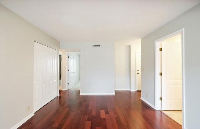 Move-in Ready Villas at Southern Ridge Apartment Near 5th St Station Gallery 3