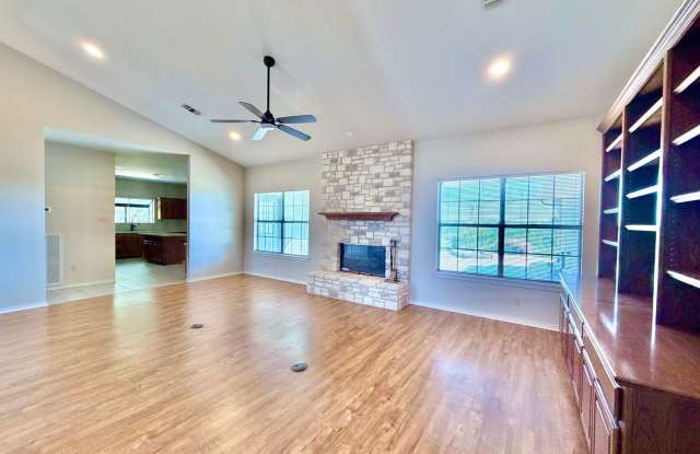 Beautiful 3/2 Home in WoodHill Estates Gallery 3