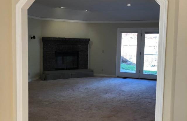 Beautifully Updated Three Bedroom Calistoga Home Gallery 4