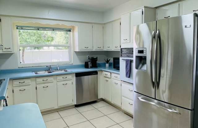 2155 Alafaya Trail Gallery 3