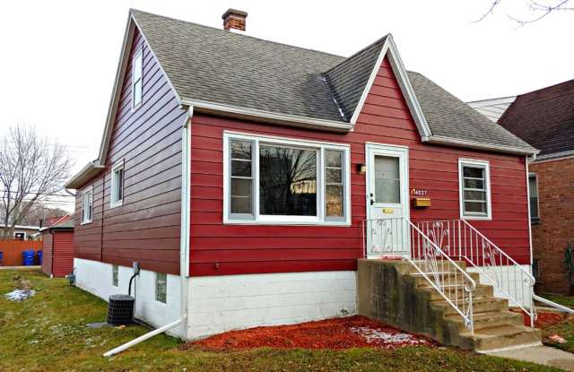 Beautiful 2 Bedroom House Available NOW in Burnham IL MUST SEE!!! photos photos