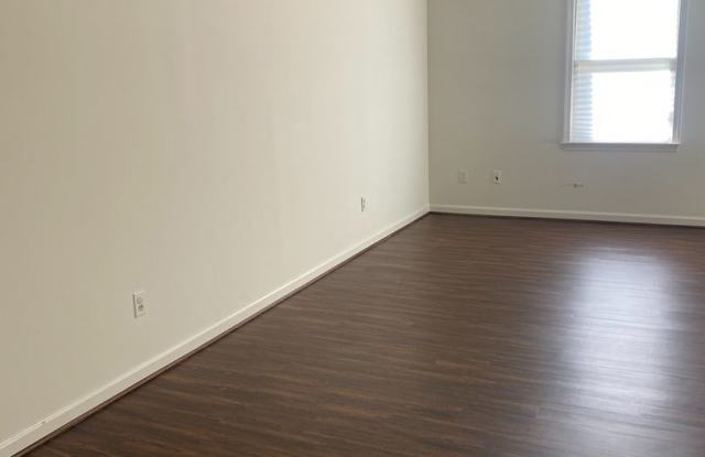 3 Bed 2.5 Bath townhouse 5 minutes from Old Forest Rd. Gallery 2
