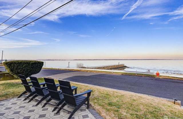 238 Shoreland Circle Gallery 2