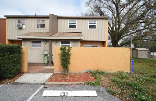 939 CASTLE WAY - 939 Castle Way, Lakeland, FL 33803