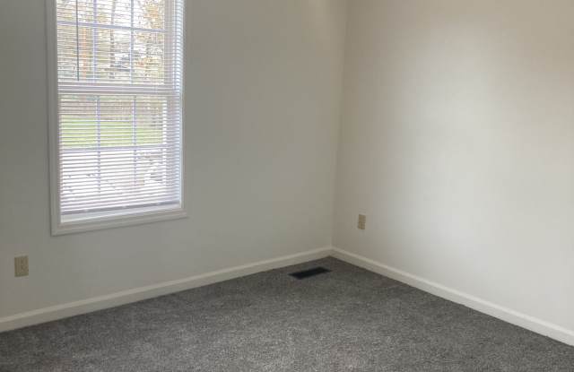 118 W Market St - B Gallery 4