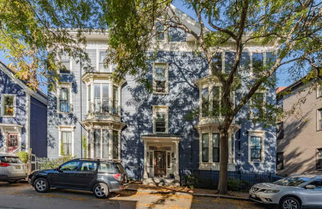 $2,657 - Beautiful 2BD/1BA Portland West End Condo! H/HW/Parking & In-Unit Laundry Included! Available 9/12 photos photos