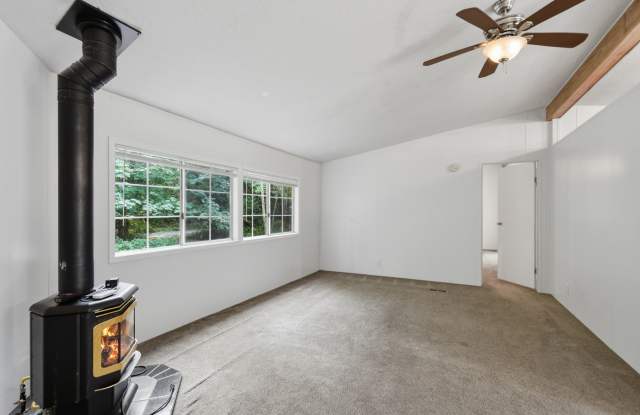3Bd/2Ba Redmond Home Gallery 4