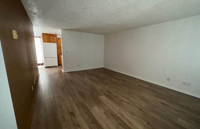 Comfortable 3-Bedroom Home with Fenced Backyard Gallery 4