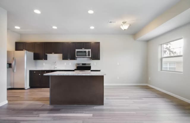 Lovely 3 bed/2.5 bath 1 car garage photos photos