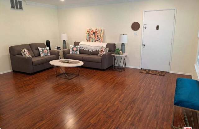 1018 S WOOSTER ST photos photos