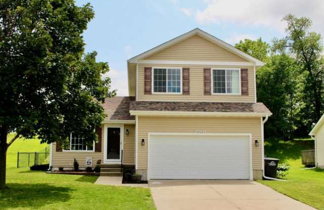 2501 East Porter Avenue - 2501 East Porter Avenue, Des Moines, IA 50320