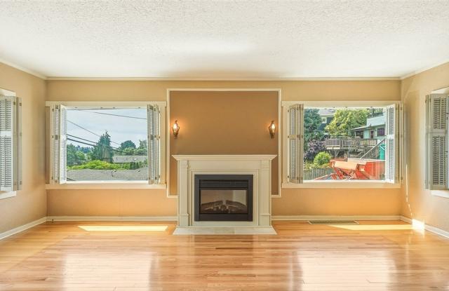 Magnolia Gallery 4