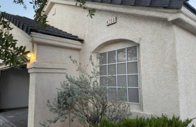 4280 Village Hills Street Gallery 4