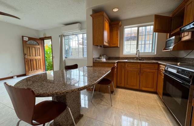 Salt Lake Area 2 bed 1 bath 1 parking Residential Neighborhood Gallery 3