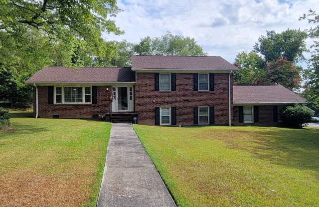 4 Bed, 2.5 Bath Home Available in Taylors photos photos
