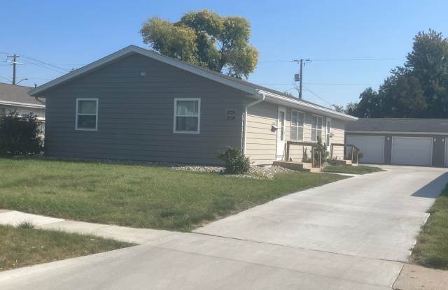 Ames upgraded duplex, available 8/1 possibly earlier photos photos