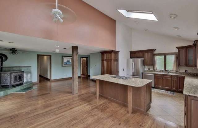 72 Long Hill Gallery 3