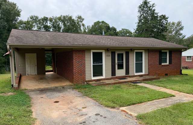 3 Bedroom Home Available For Rent - Central, SC Gallery 1