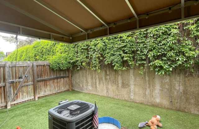 Cozy 2 bedroom/2bath townhome with small yard and community pool! photos photos