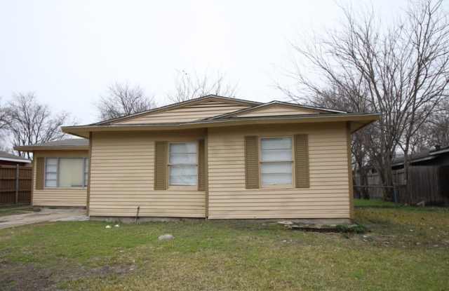 2933 Scottsbluff Dr - 2933 Scottsbluff Drive, Dallas, TX 75228