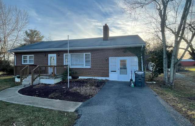 One Level House in Amherst County - 244 Crescent Lane, Amherst County, VA 24574