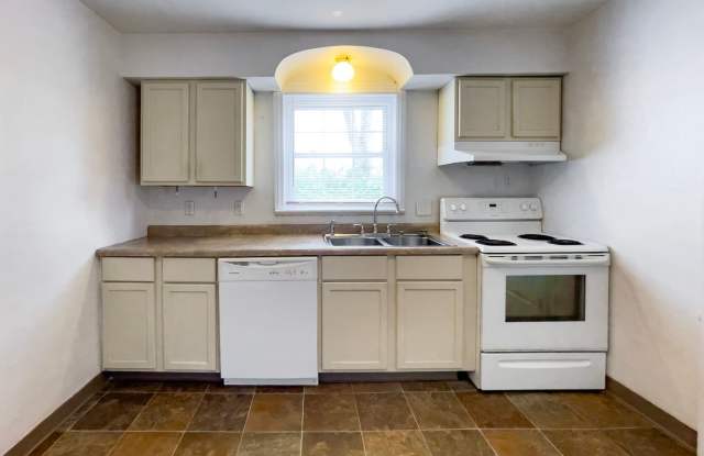 PRELEASING for AUGUST! Walk to Ball State! Bright 4BR Home with Fireplace photos photos