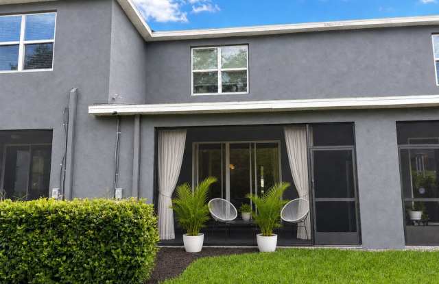 Upgraded Townhome Near Waterside with Screened Lanai & Hot Tub Gallery 4