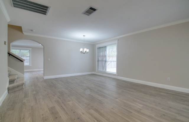 1300 Crossvine Way Gallery 3