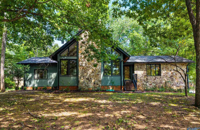 7705 Foxfire Drive SE Gallery 1