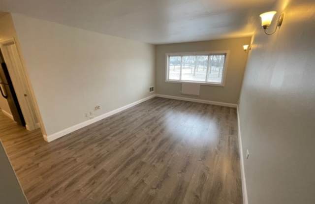 519 S. Milwaukee Avenue - 519-11 - 519 South Milwaukee Avenue, Wheeling, IL 60090