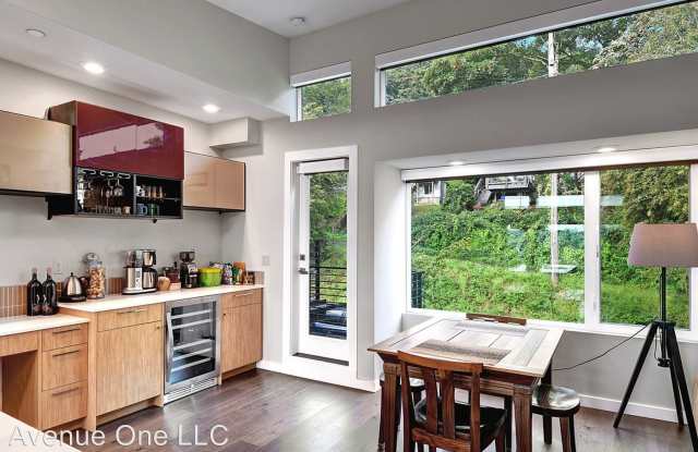 1544 Sturgus Ave. S. Gallery 3