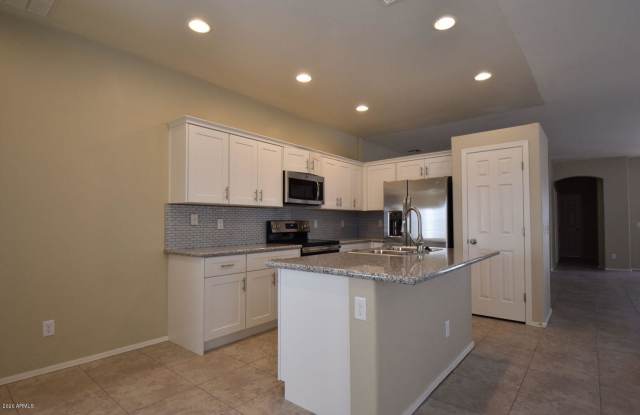 13779 W MAUI Lane Gallery 4