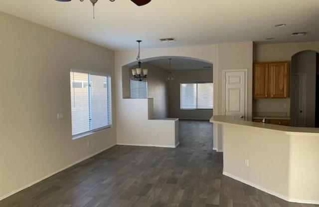 4 bedroom 2 bath in Goodyear Gallery 3