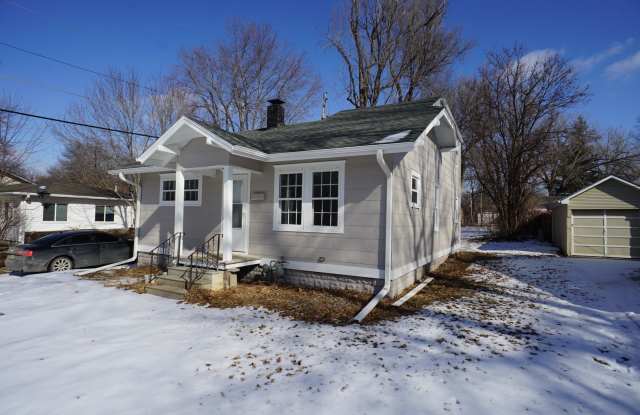 Cute Updated Three Bedroom Home In North Lincoln! photos photos