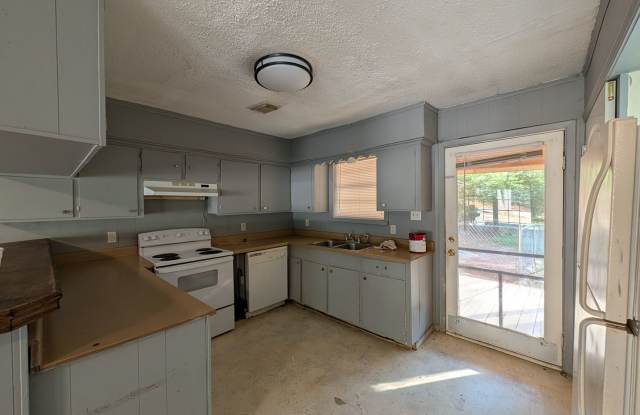 One Bedroom One Bath in the Country Gallery 4