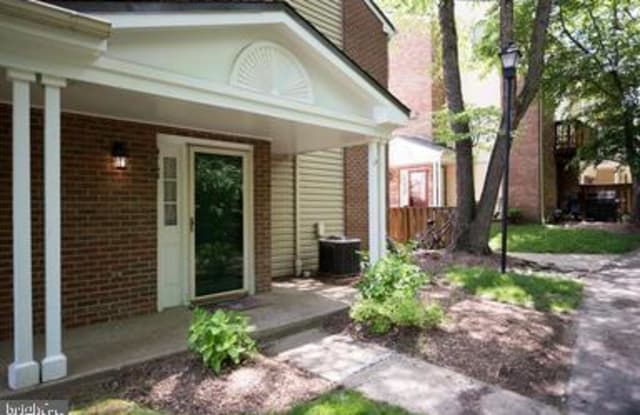 4165 CHURCHMAN WAY - 4165 Churchman Way, Lake Ridge, VA 22192