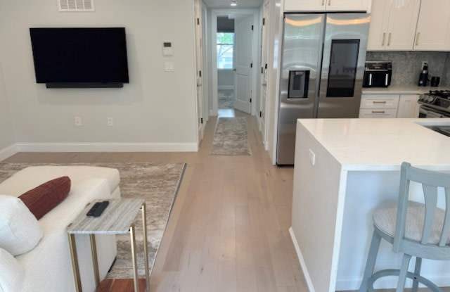 185 Maverick St photos photos