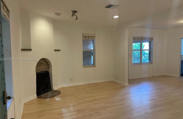 725 Navarre Avenue photos photos