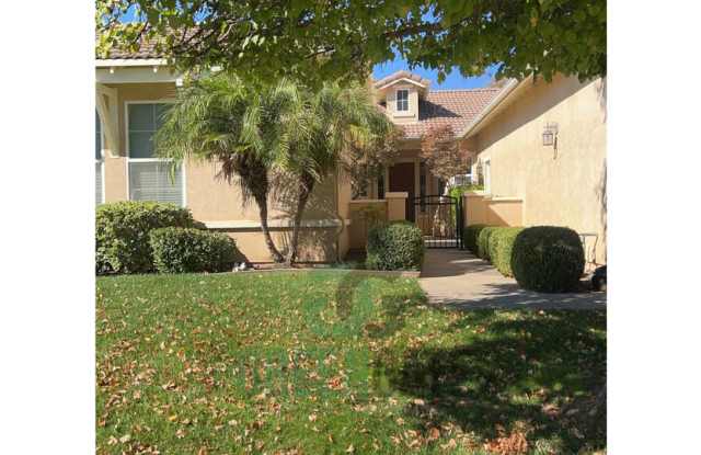 Modesto Home in Gated Community with Well-Maintained 3 Bedrooms + 1 Office Room with Additional Den Space Gallery 4