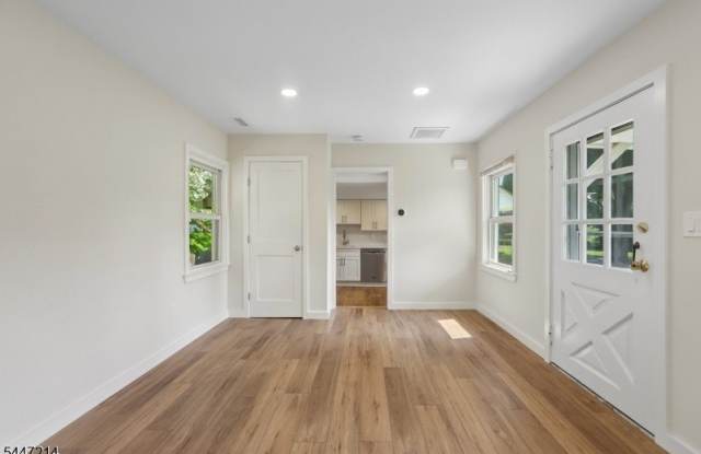 25 Alma Ave Gallery 4