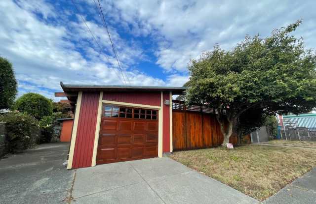 This pet-friendly home features a fenced yard and a garage! - 520 West Everding Street, Eureka, CA 95503
