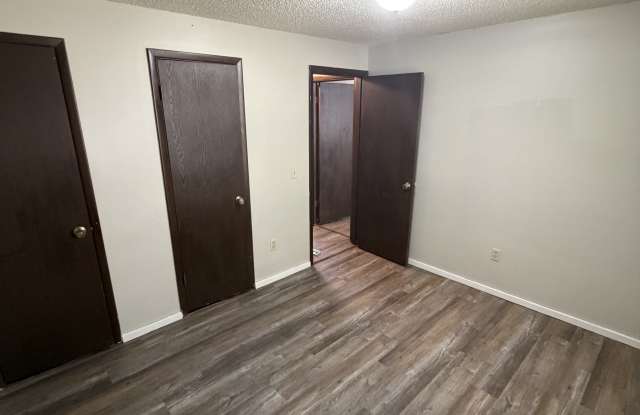 1124 South Glenn Street - 3 Gallery 3