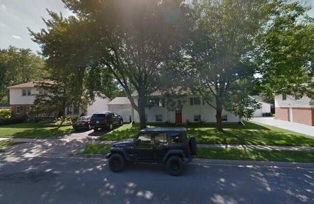 1277 Charlton St - 1277 Charlton Street, West St. Paul, MN 55118