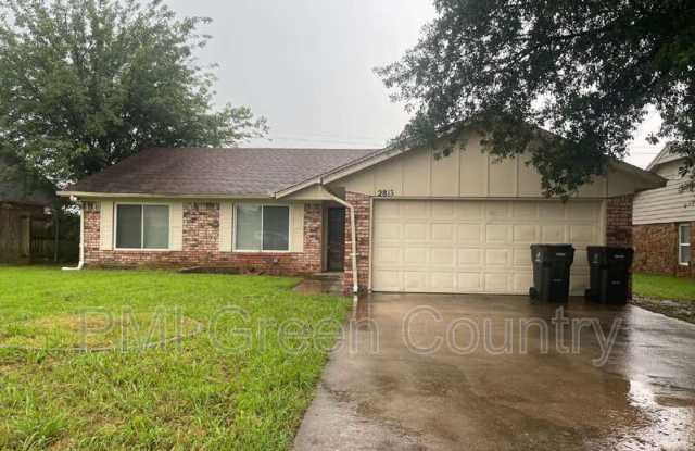 2813 E Oakridge St photos photos
